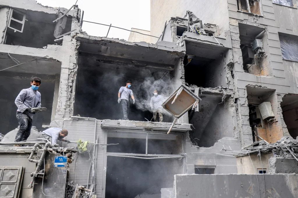 Donald Trump Threatens Treason Charges Over US Media Coverage of Iran Conflict Amidst AI Misinformation Claims