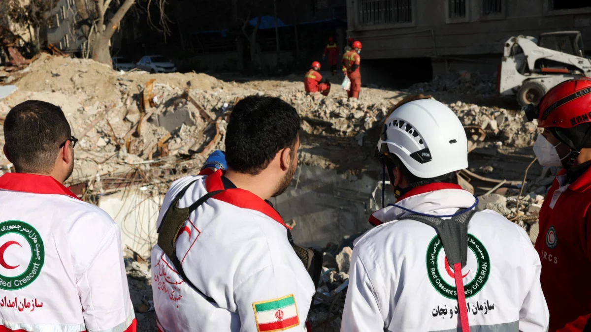 Iranian Missile Strikes Dimona Nuclear Site, Causing Damage and Injuries