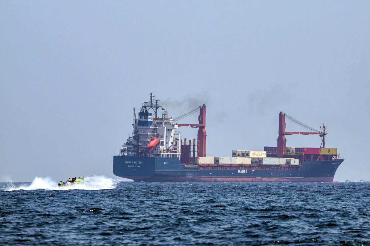 Navigational Chaos and Electronic Warfare Paralyze Vital Shipping Routes in the Strait of Hormuz