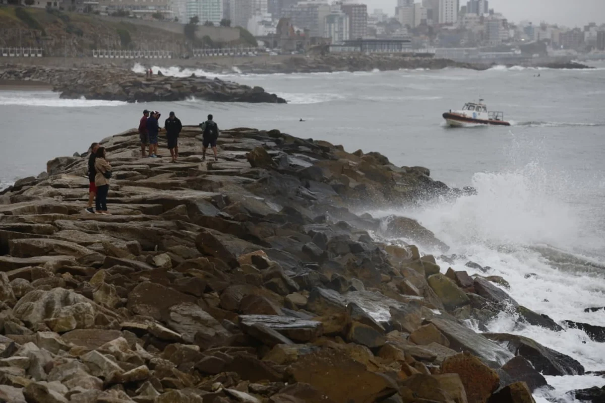 Orange Alert Issued as Mar del Plata and Surrounding Regions Brace for Intensified Storms, Leading to School Suspensions