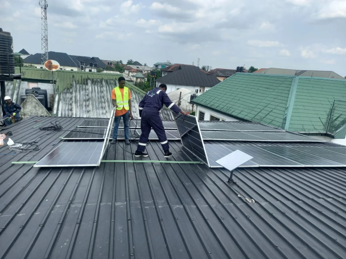 Nigerians Ditch Diesel Generators for Solar Power Amid Surging Fuel Costs and Grid Instability