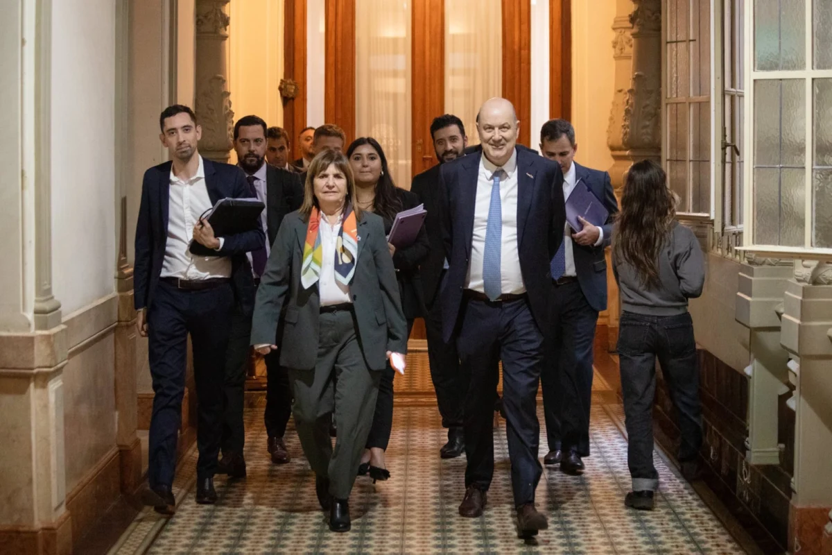 Bullrich and Sturzenegger Consolidate Efforts to Advance Land Privatization Legislation