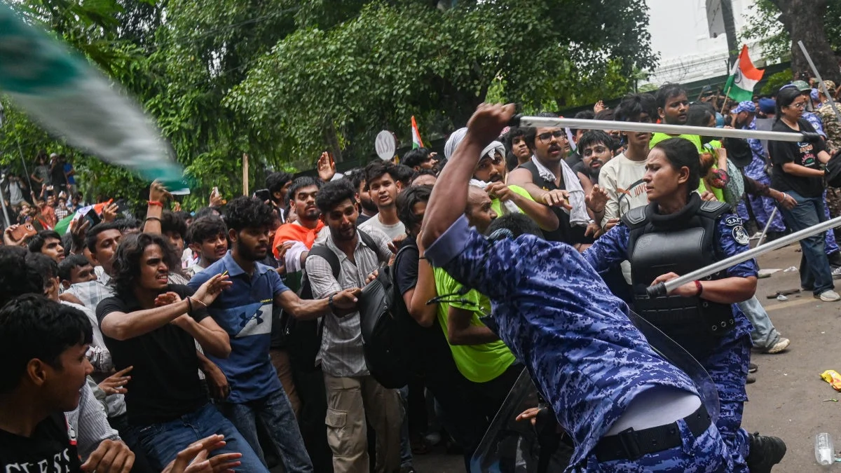Human Rights Watch Condemns Excessive Force and Internet Shutdowns During New Delhi Youth Protests