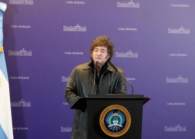 La mujer que denunció al intendente Espinoza pidió que no lo dejen salir del país sin permiso.