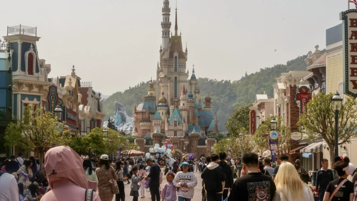 Man Arrested Over Bomb Threats and Disneyland Rifle Musings Posted on Social Media