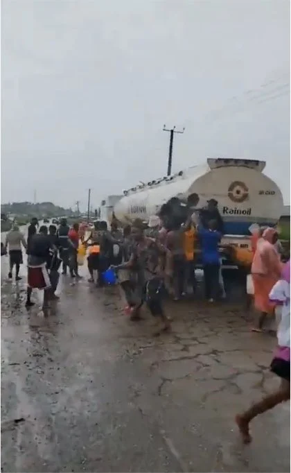 Residents scramble to scoop fuel from leaking tanker in Delta State despite explosion risk