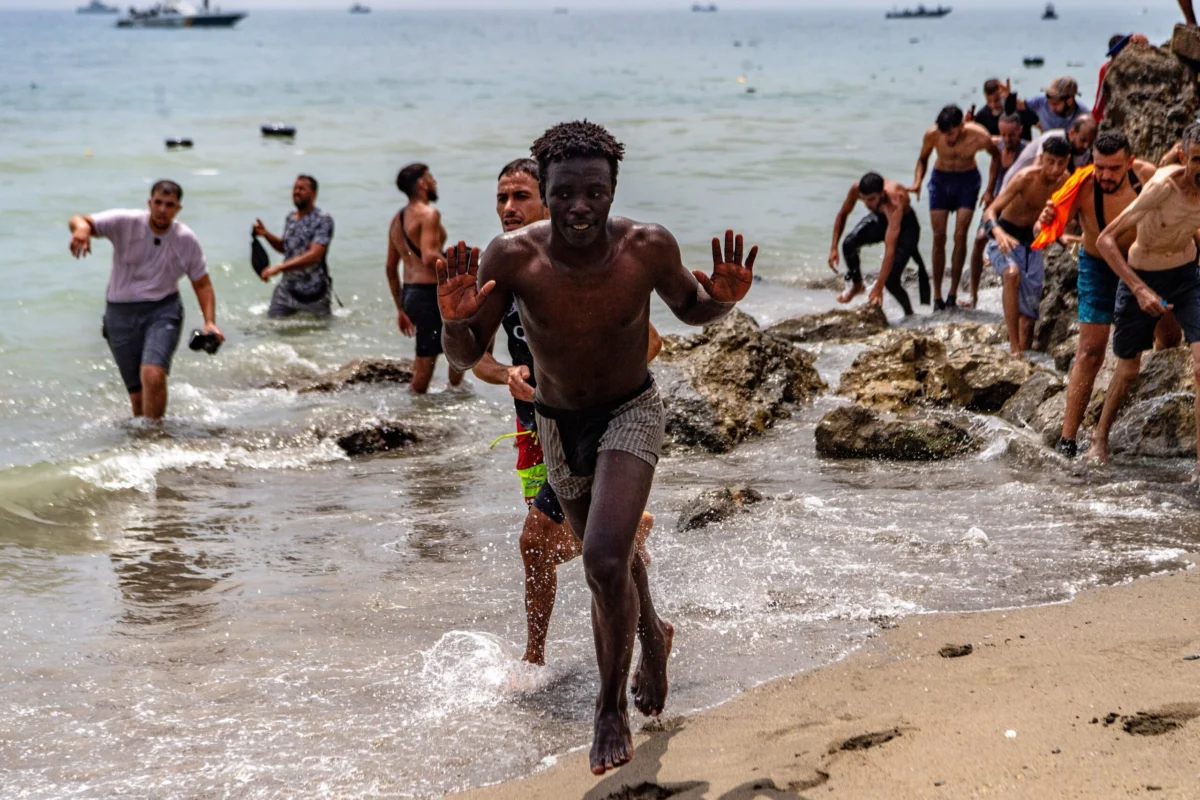 Argentine Couple in Ceuta Describes Unprecedented Migratory Surge, Highlighting Humanitarian Concerns Amidst Political Tensions